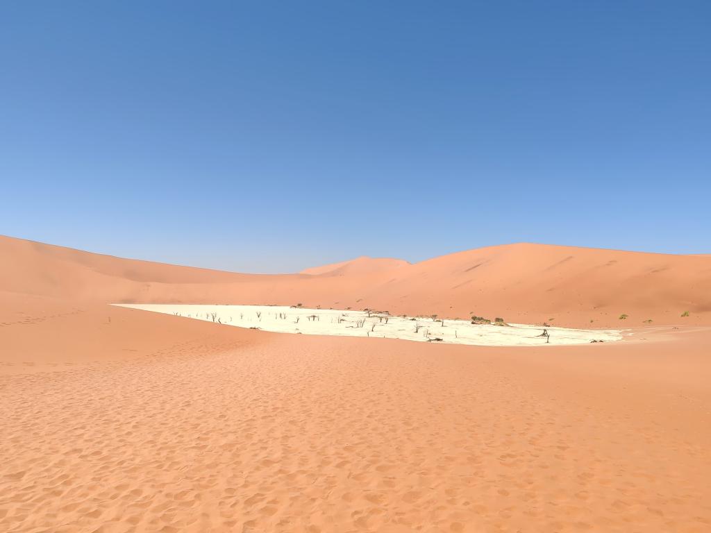 Elämää Nomadina - Road trip Namibiassa vei aavikolle ja rannikkomaisemiin Deadvlei | Road trip Namibiassa | Elämää Nomadina blogi