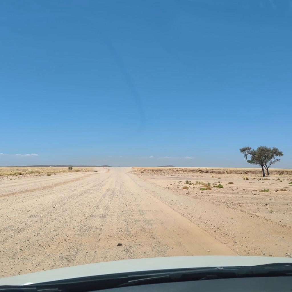 Elämää Nomadina - Road trip Namibiassa vei aavikolle ja rannikkomaisemiin Autiomaamaisemaa | Road trip Namibiassa | Elämää Nomadina blogi