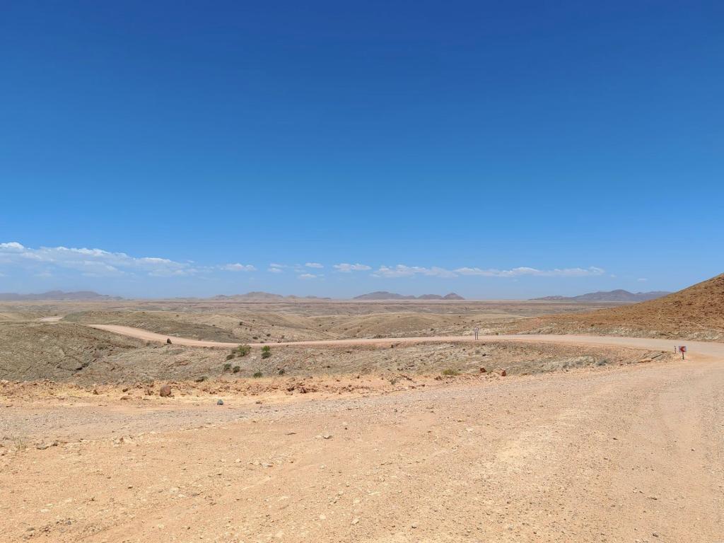Elämää Nomadina - Road trip Namibiassa vei aavikolle ja rannikkomaisemiin Autiomaamaisemaa | Road trip Namibiassa | Elämää Nomadina blogi