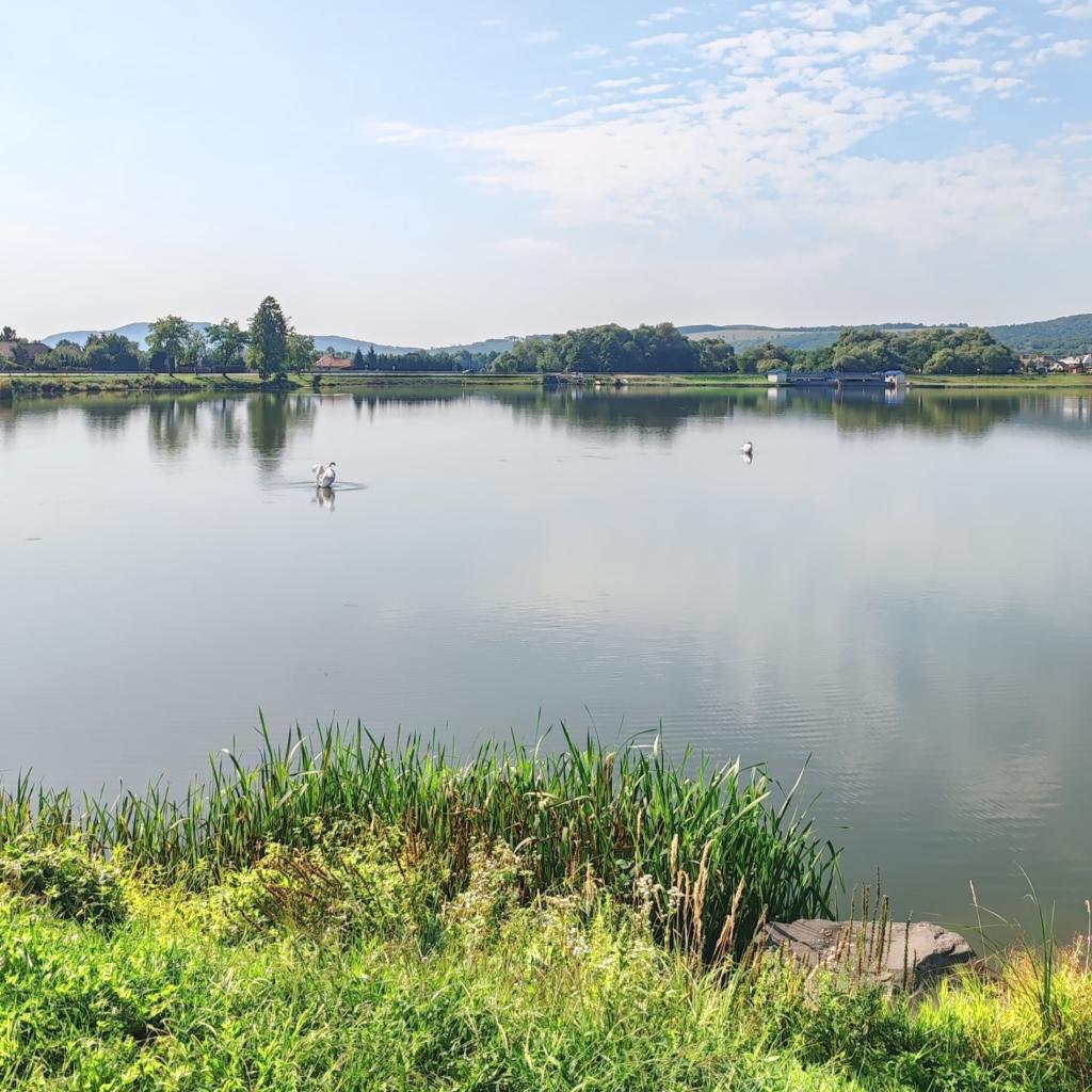 Järvimaisema Slovakiassa | Kesäturistina Suomessa ja road trip halki Itä-Euroopan | Elämää Nomadina