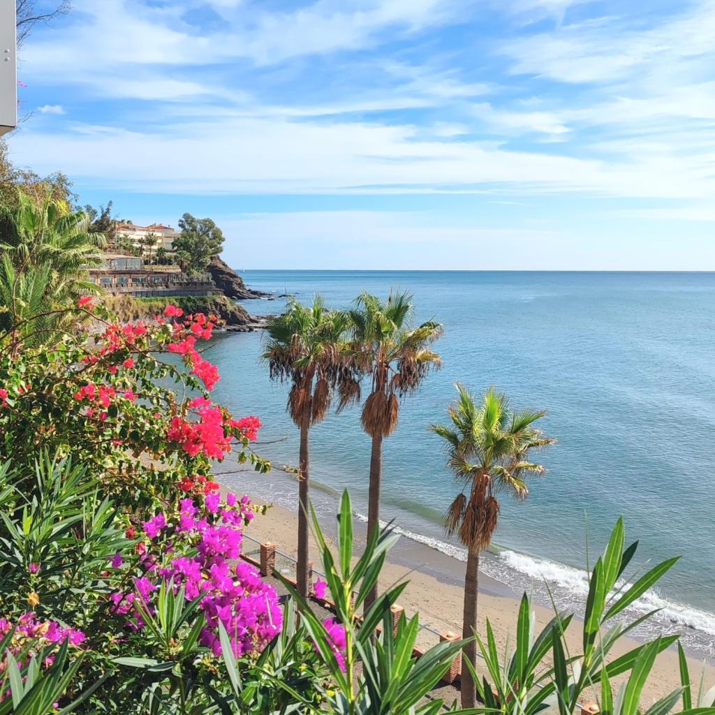 Elämää Nomadina - Syksyinen road trip Romaniasta Slovenian kautta Ranskaan Rannikkomaisema Espanjan Torrequebradassa | Syksyinen pakumatka halki Euroopan | Elämää Nomadina