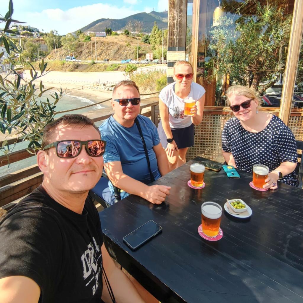 Elämää Nomadina - Syksyinen road trip Romaniasta Slovenian kautta Ranskaan Kippistelyä Espanjan Torrequebradassa | Syksyinen pakumatka halki Euroopan | Elämää Nomadina