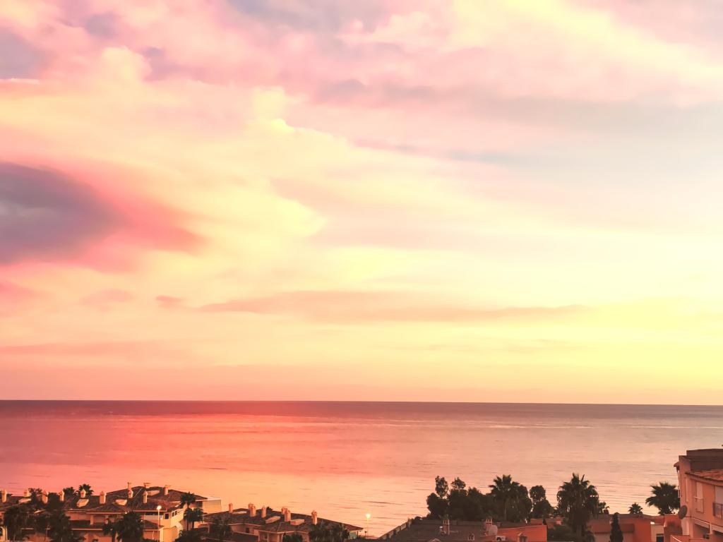 Elämää Nomadina - Syksyinen road trip Romaniasta Slovenian kautta Ranskaan Auringonlasku Espanjan Torrequebradassa | Syksyinen pakumatka halki Euroopan | Elämää Nomadina