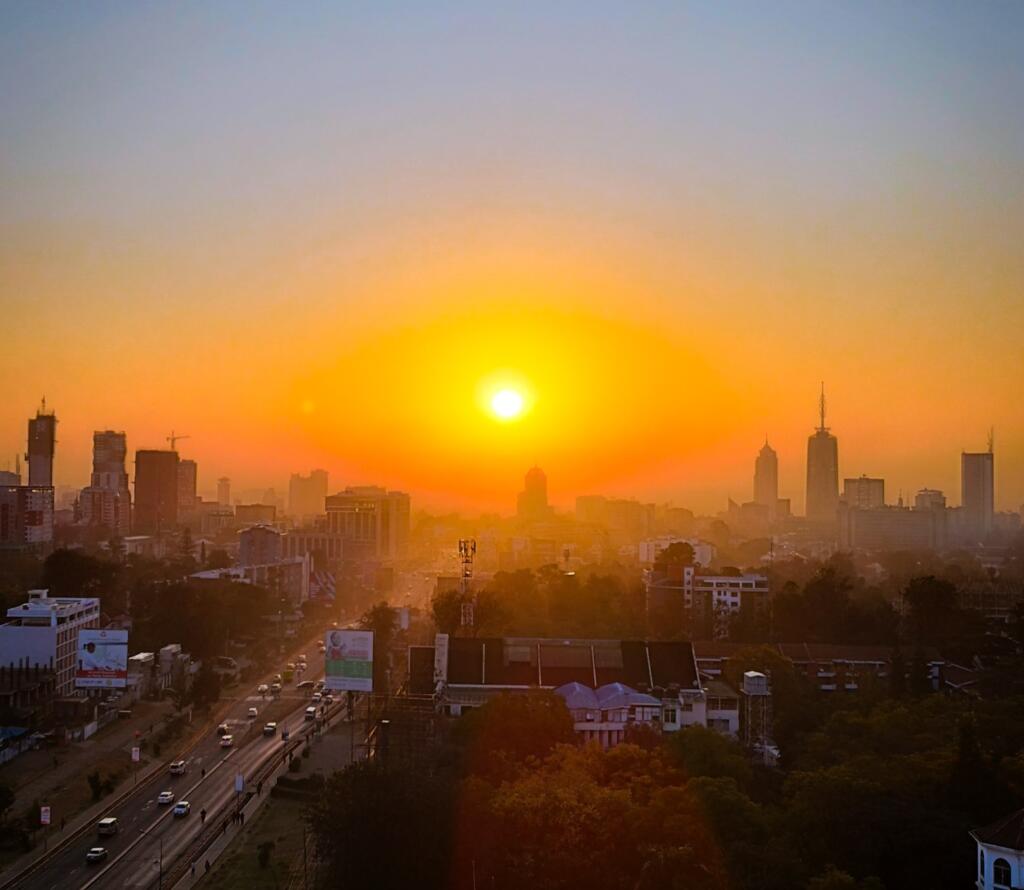 Elämää Nomadina - Vuosikooste 2023 – seikkailuja Euroopassa ja Itä-Afrikassa Sunrise in Nairobi