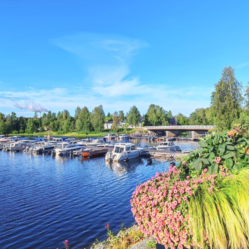 Pienvenesatama Oulussa | Kesäturistina Suomessa ja road trip halki Itä-Euroopan | Elämää Nomadina