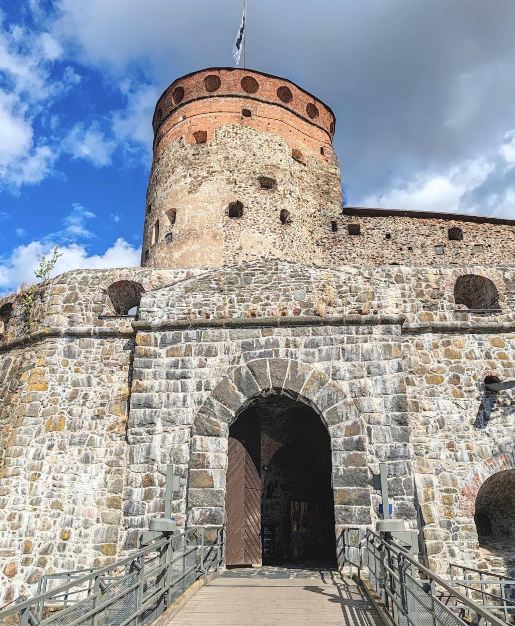 Olavinlinna | Kesäturistina Suomessa ja road trip halki Itä-Euroopan | Elämää Nomadina