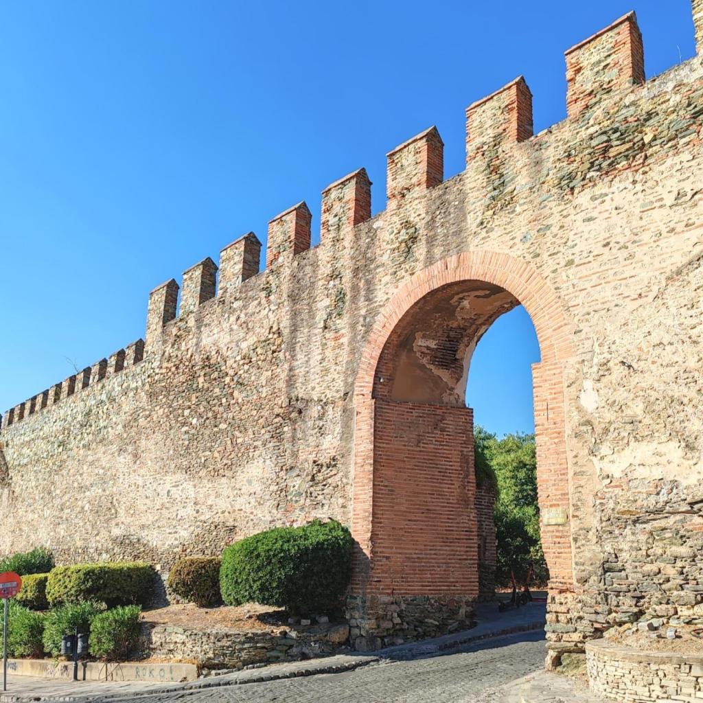 Anna Palaiologina -portti linnoituksen muureissa, Thessaloniki | Autolla Euroopassa: Korfu ja Thessaloniki Kreikassa | Elämää Nomadina