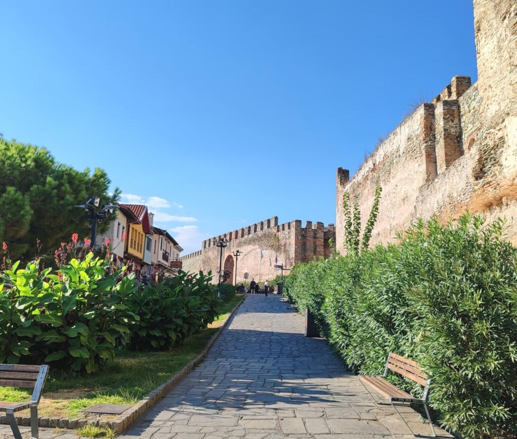 Keskiaikainen linnoitus Thessalonikin vanhassa osassa | Autolla Euroopassa: Korfu ja Thessaloniki Kreikassa | Elämää Nomadina