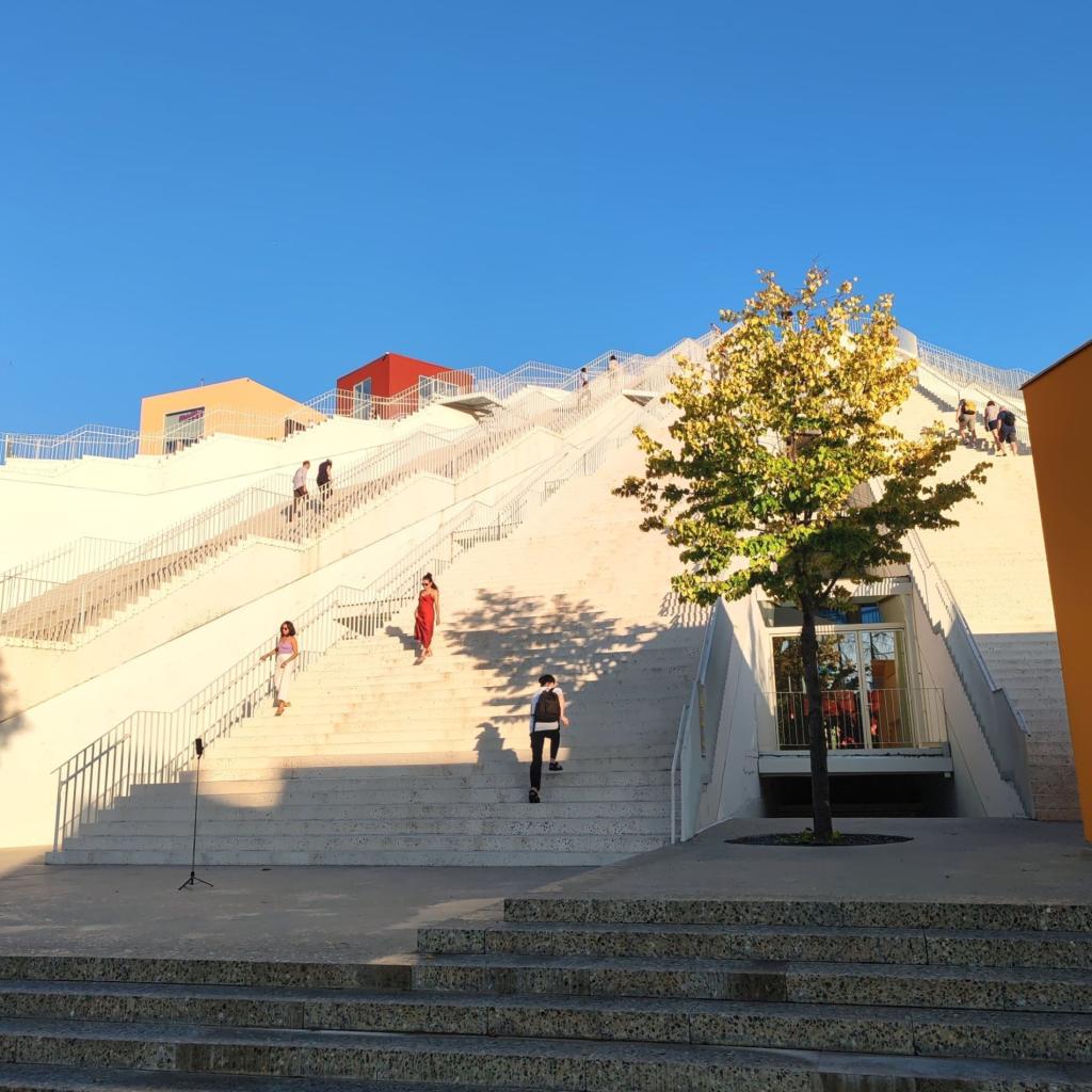 Tiranan pyramidi | Albania: Kruja, Tirana ja rannikkoa | Elämää Nomadina