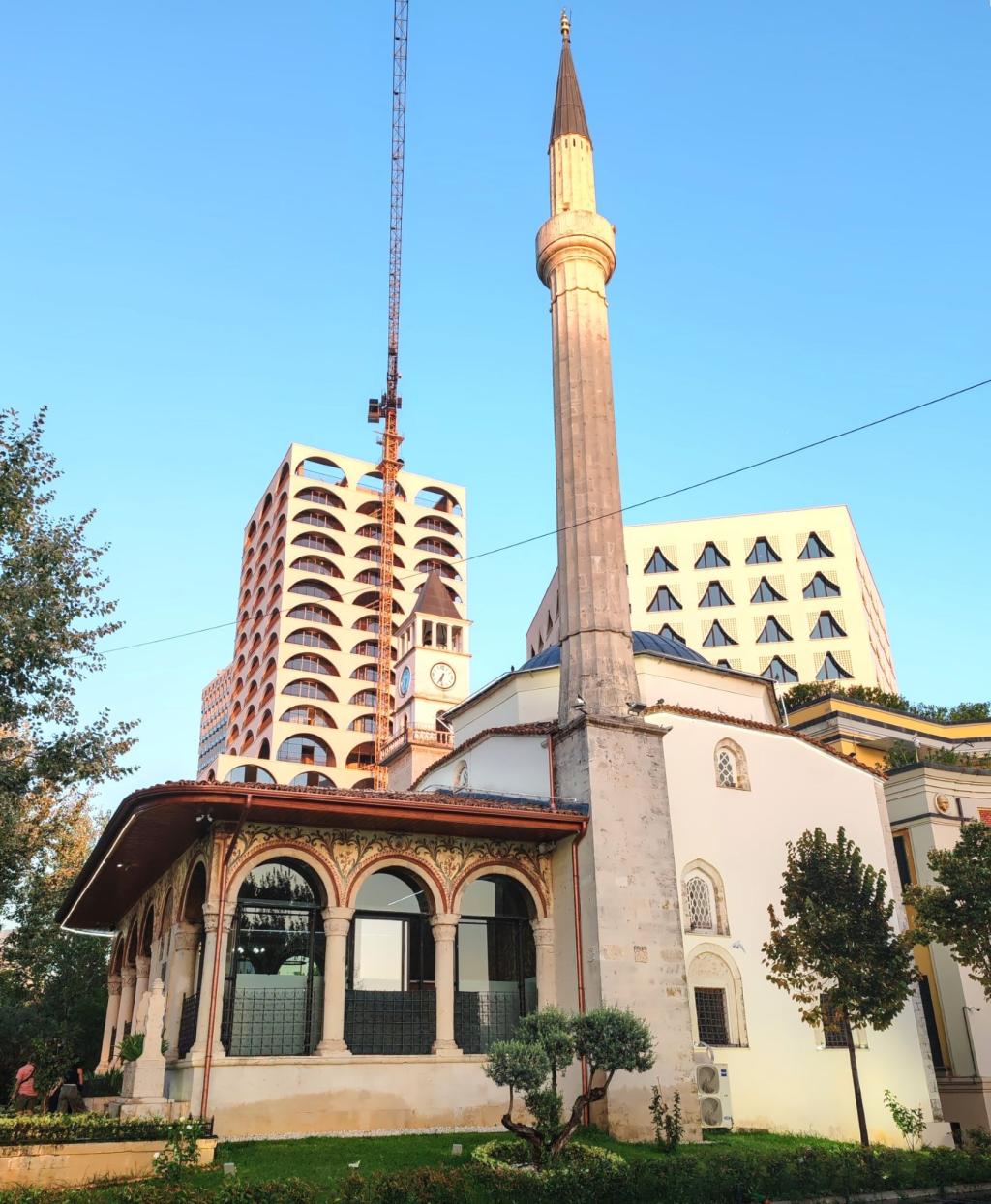 Et'hem Bej moskeija ja kellotorni, Tirana | Albania: Kruja, Tirana ja rannikkoa | Elämää Nomadina