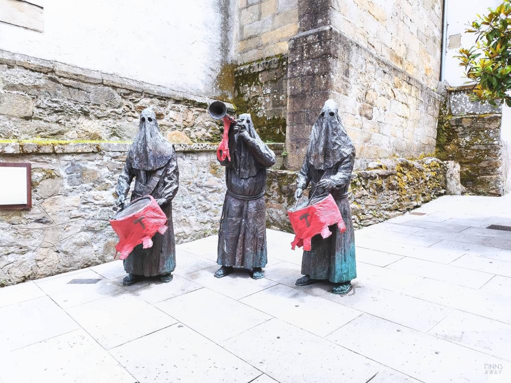 Pregoeiros do Encontro statue in Viveiro, Galicia, Spain