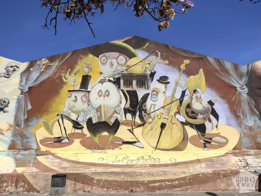Muraali Dos Hermanasin kaupunginosassa | Elämää Nomadina