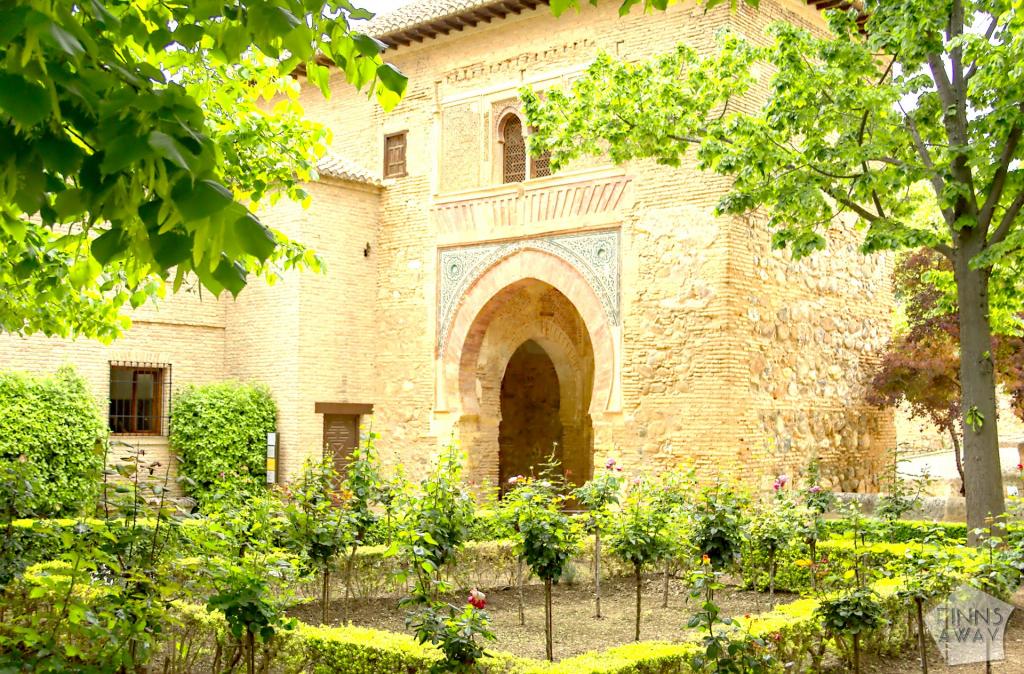 Alhambran palatsit ja puutarhat Granadassa | Elämää Nomadina