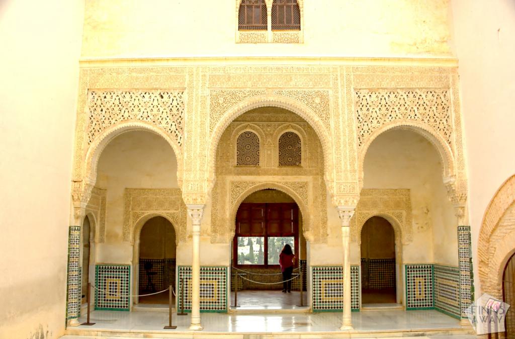 Alhambran palatsit ja puutarhat Granadassa | Elämää Nomadina