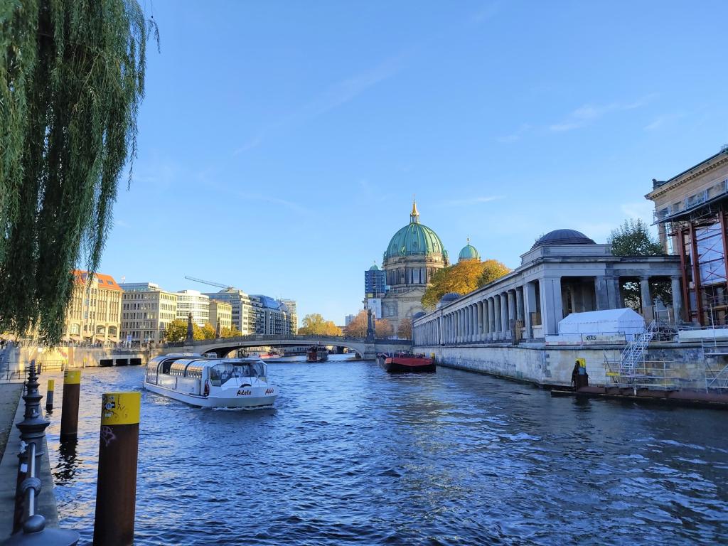 Museum Island ja Spree joki | Postikortteja Berliinistä | Elämää Nomadina blogi